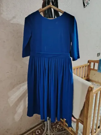 Платье с цветочным принтом и коротким рукавом