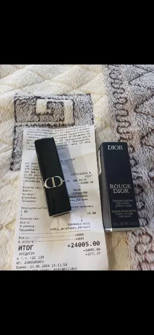 Dior Rouge помадасының упаковкасы чеке арналған