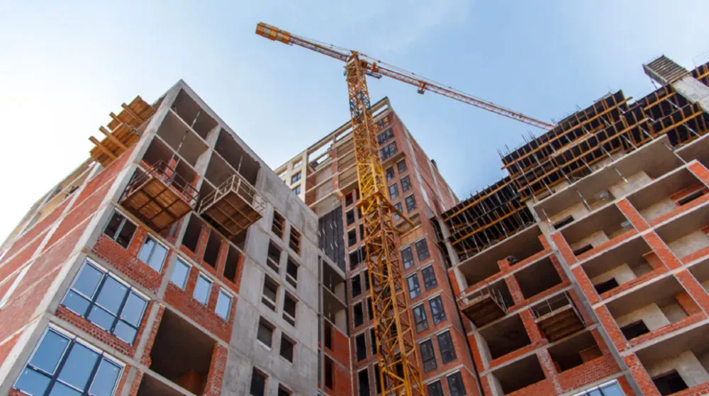 Жаңа тұрғын қорды құрылысын кранмен