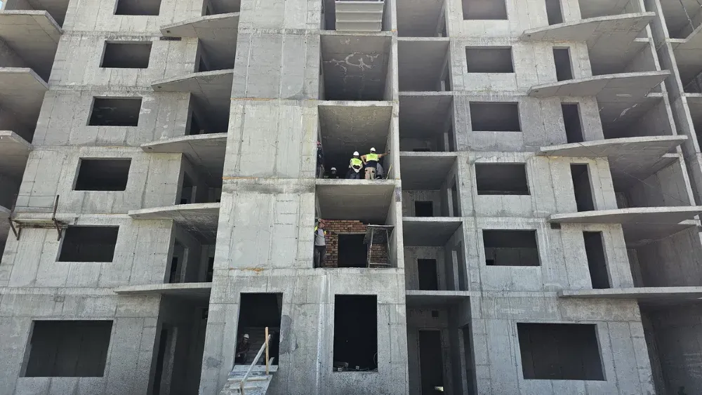 Құрылыс барысында тұрған көппәтерлі тұрғын үй