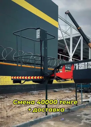 Гусеничный подъемник с характеристиками: габариты 7,4x1,55x2,05 м