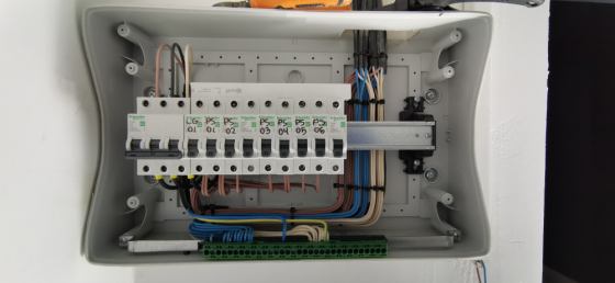 Электрик - услуги по монтажу и замене электропроводки, автоматов, счетчиков
