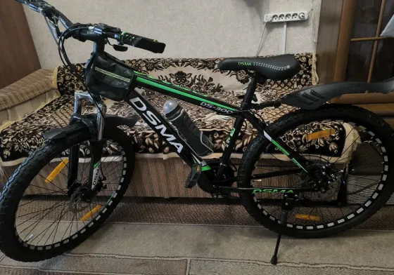 Горный велосипед DSMA с черно-зеленым дизайном