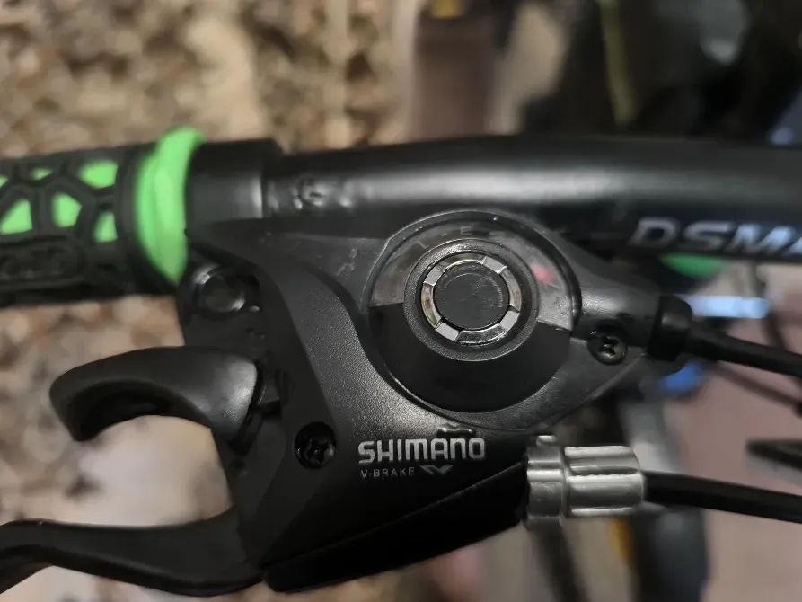 Ручка тормоза SHIMANO на руле горного велосипеда
