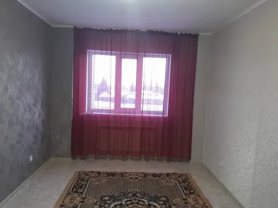 Комната с диванами и ковром