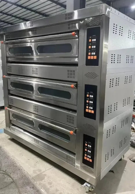Төрт деңгейлі және басқару панелдері бар өнеркәсіптік нан пісіретін пеш.