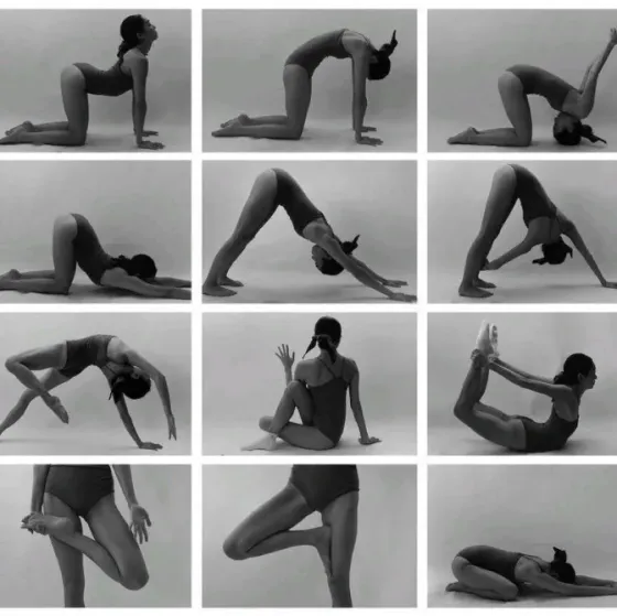 Йога на фоне заката с отражением на воде