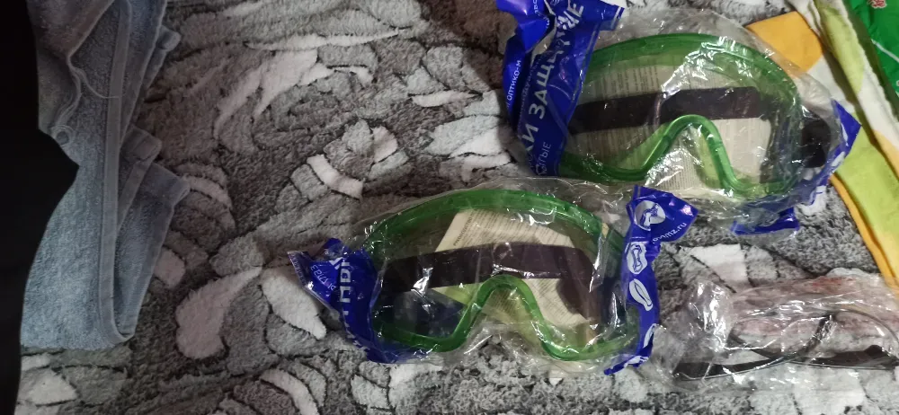 Пакеттегі қорғаушы көзілдіріктер