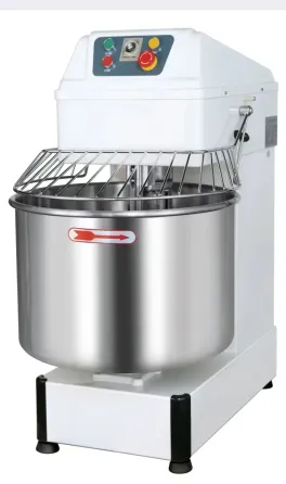 Мешалка для теста с металлической чашей и защитной решеткой, предназначенная для профессионального использования в пекарнях и кафе