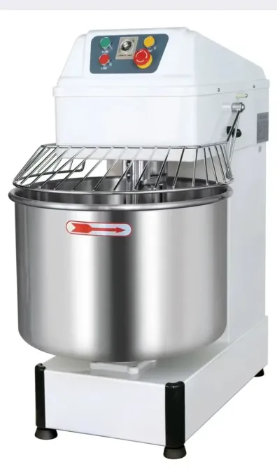 Мешалка для теста с металлической чашей и защитной решеткой, предназначенная для профессионального использования в пекарнях и кафе