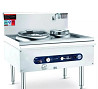 Профессионалдық ас үй плита, екі конфоркамен және су беру механизмімен, тот баспайтын болаттан жасалған.