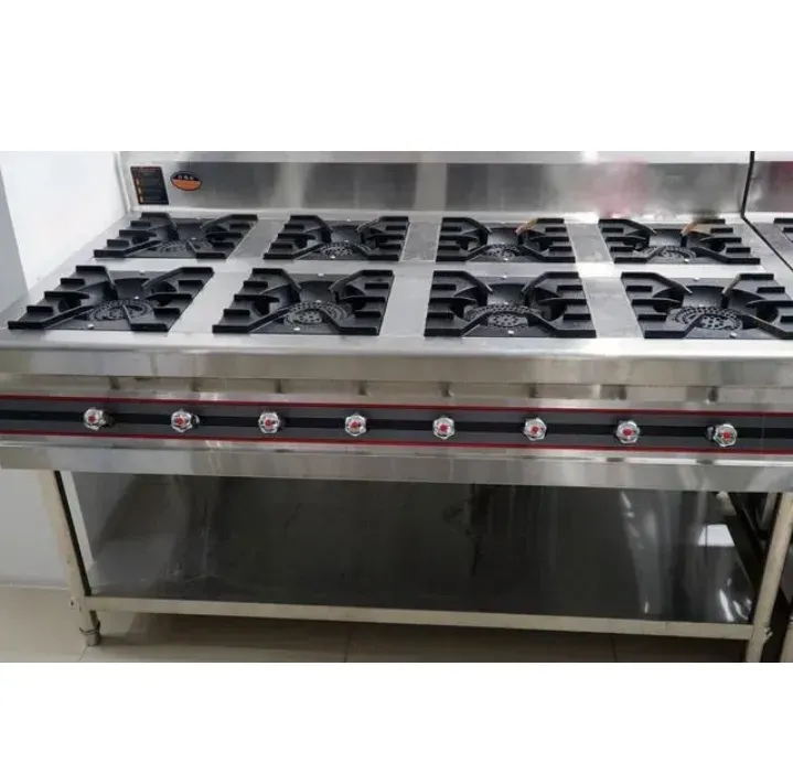 Профессиональная плита с 10 конфорками и металлическим корпусом, предназначенная для коммерческого использования в кухнях ресторанов и кафе