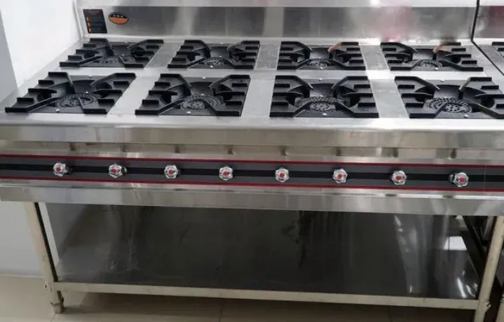 Плита с восемью горелками и металлической конструкцией для коммерческого использования