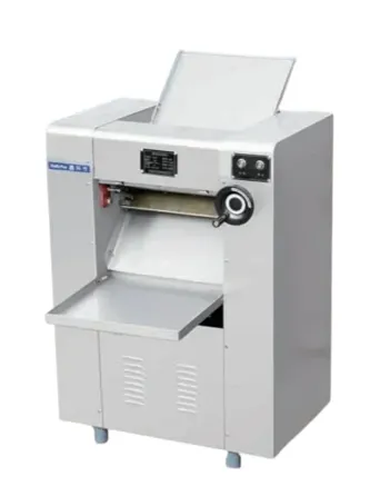 Машина для раскатки теста с открывающейся крышкой и выдвижным механизмом для теста