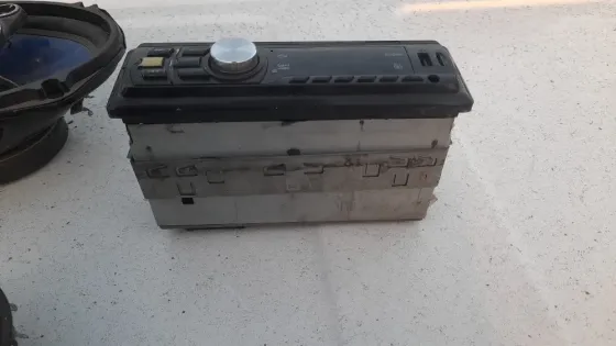 Динамик JVC с максимальной мощностью 160 Вт