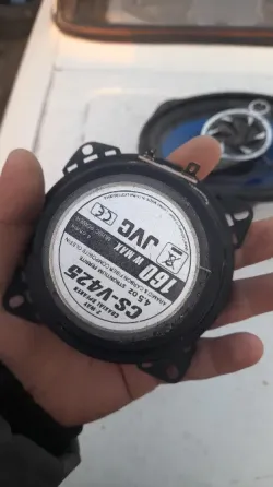 Динамик JVC с максимальной мощностью 160 Вт