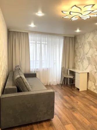 Заманауи асханалар газ плитасымен және тоңазытқышпен