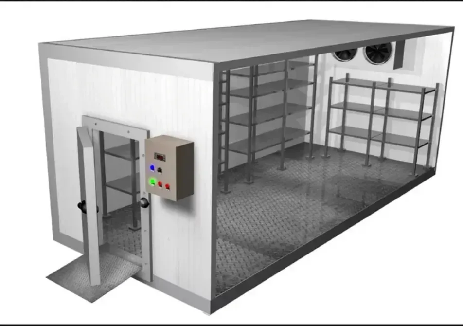 Холодильная камера с полками для хранения