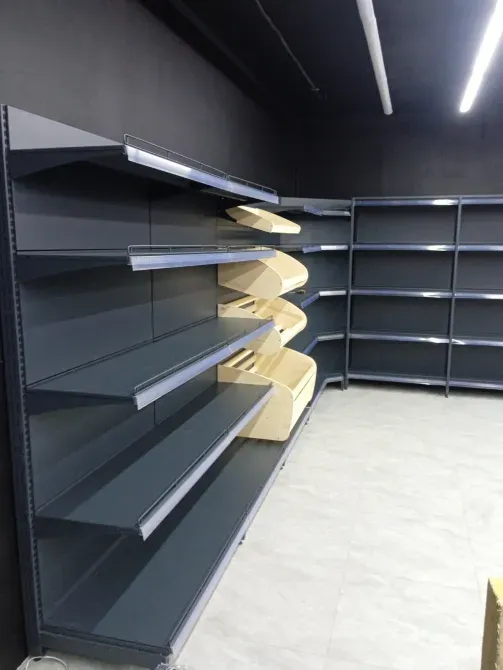 Современные металлические полки для магазина с закругленными полками