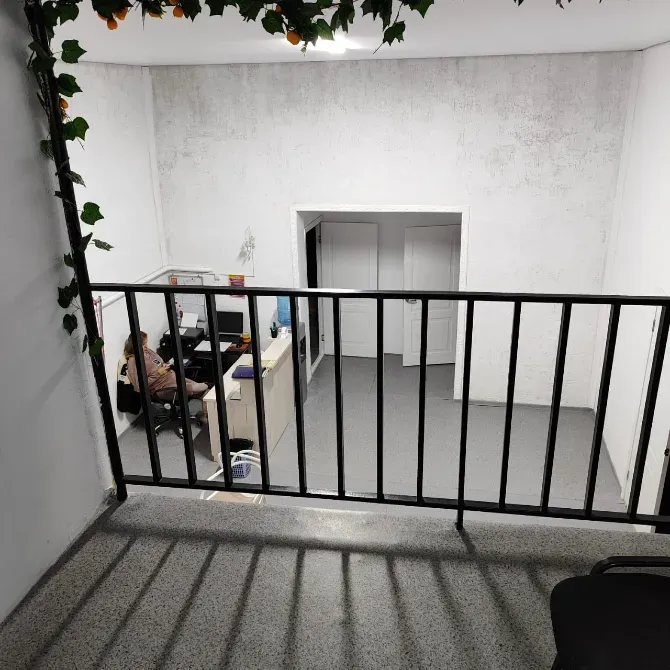 Вид с балкона на офисное пространство