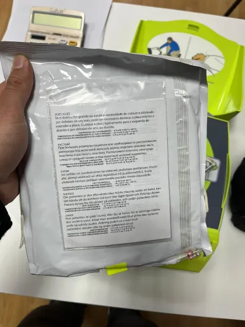 Пакет с инструкцией или гелем для дефибриллятора ZOLL AED Plus