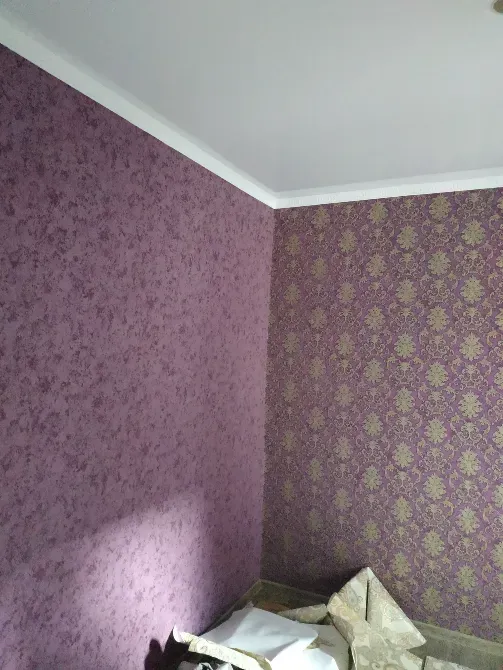 Қара күлгін түсті және өрнектері бар қабырға фоны