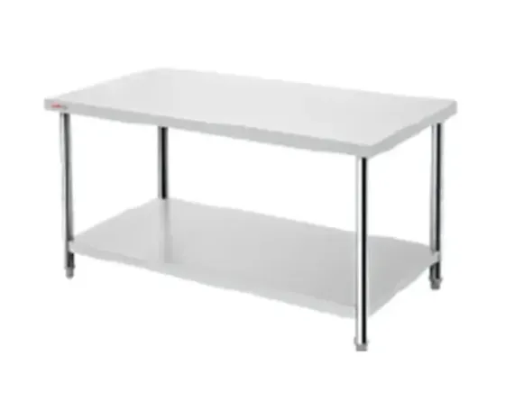 Стол для приготовления пищи с верхней рабочей поверхностью и нижней полкой