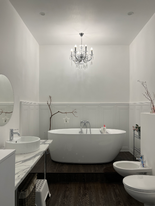 Заманауи ванна бөлмесі, дөңгелек ванна және жарықдиодты шамдармен