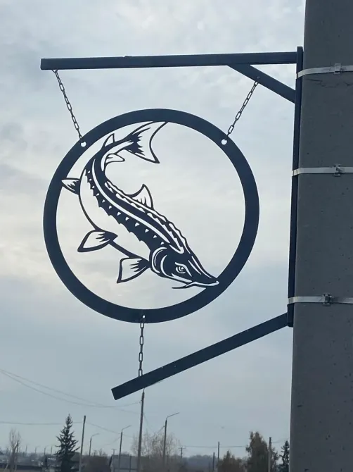 Темірнен жасалған балық белгісі