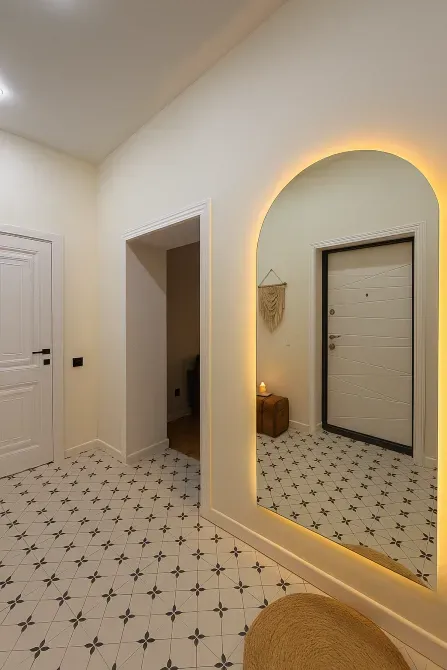 Балалар алаңы мен отырғышы бар аула