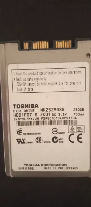Жесткий диск Toshiba MK25296SG, модель HDDIF07-S ZK01, объем 250 ГБ, дата выпуска 3.3V, серийный номер S/N Y7PL76VUM, произведен на Филиппинах