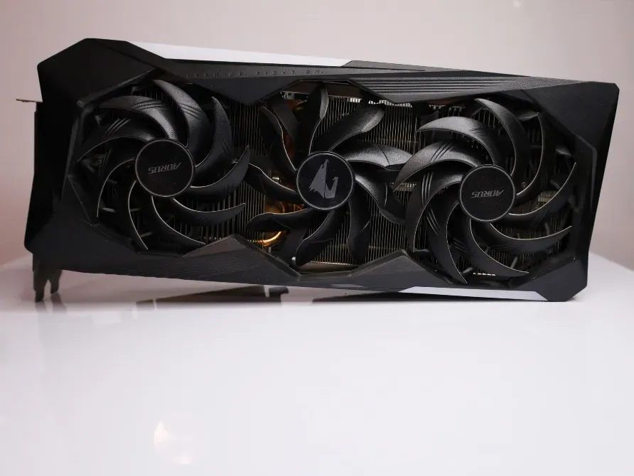 AORUS GeForce RTX 3070 Ti видеокартасы екі желдеткішімен