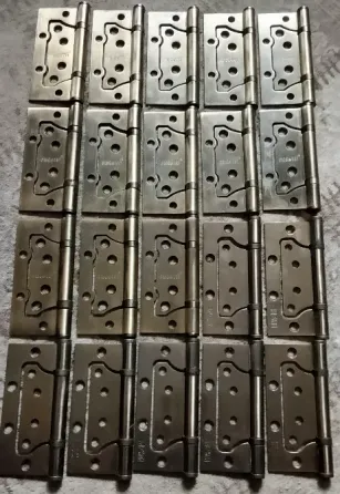 Множественные дверные петли из металла, различные размеры и конфигурации