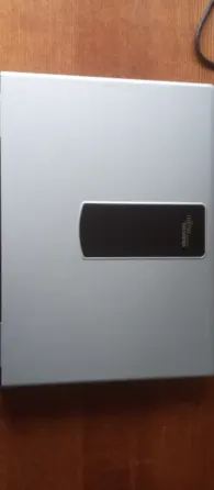 Ескі ноутбук Fujitsu Siemens Amilo, жабық экранмен және пернетақтамен