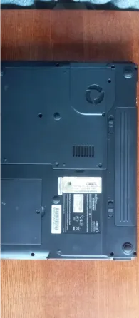 Ескі ноутбук Fujitsu Siemens Amilo, жабық экранмен және пернетақтамен