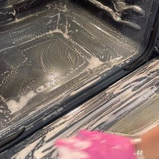 Очистка духовки с моющим средством