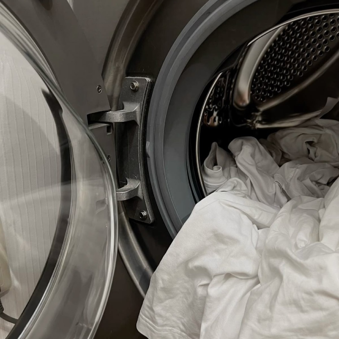 Белье в стиральной машине