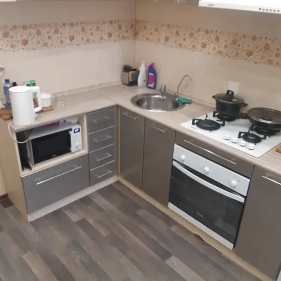 Мягкая мебель және ауа шарлары бар бөлме