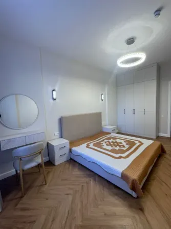 заманауи ас үй ас үй жабдықтары мен шыны нақышымен