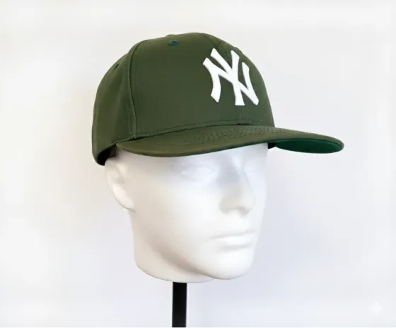 Зеленая кепка Нью-Йорк Янки с белым логотипом