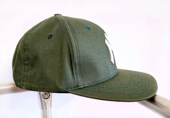 Зеленая кепка Нью-Йорк Янки с белым логотипом