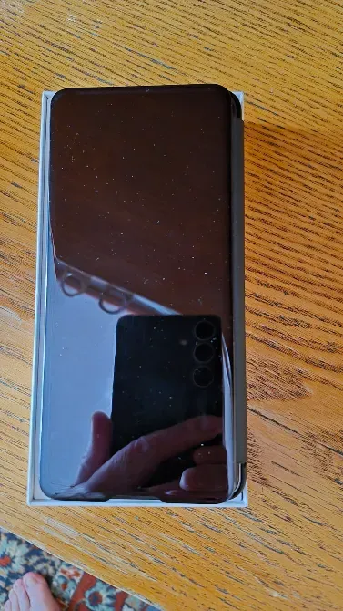 Смартфон Galaxy A53 5G от Samsung на упаковке