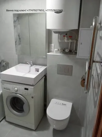 Ванная комната с унитазом и раковиной