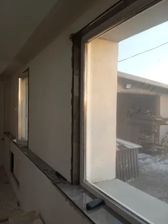 Ванная комната с унитазом и раковиной