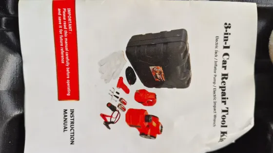 Комплект инструментов для ремонта автомобилей в черном чемодане