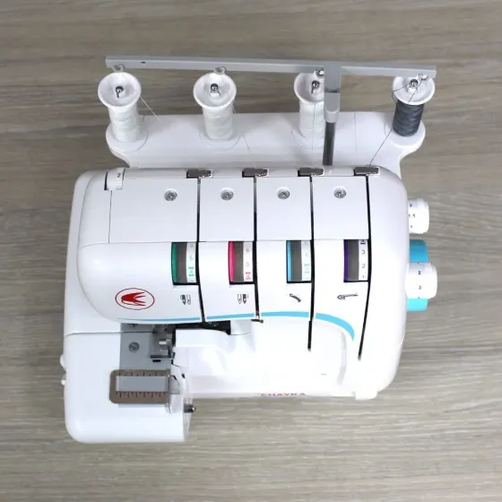 Chayka тігін машинасы бірнеше жіппен және басу табаны бар