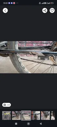 Изображение горного велосипеда с фокусом на руль