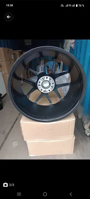 Чёрный диск для автомобиля, вид спереди, на упаковке