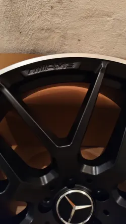 Диск автомобиля Mercedes на упаковке