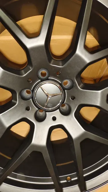 Диск автомобиля Mercedes на упаковке